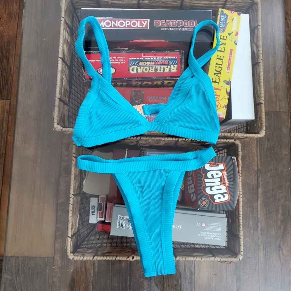 Meski Bikini
